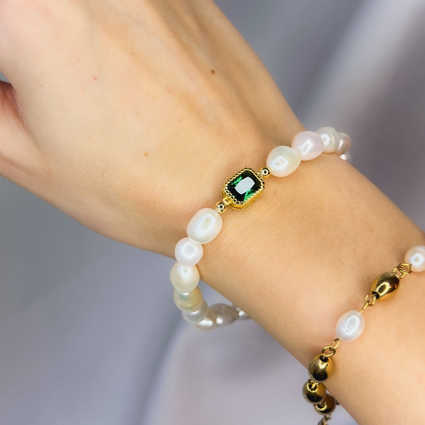 Tikrų perlų ir auksuoto sidabro apyrankė