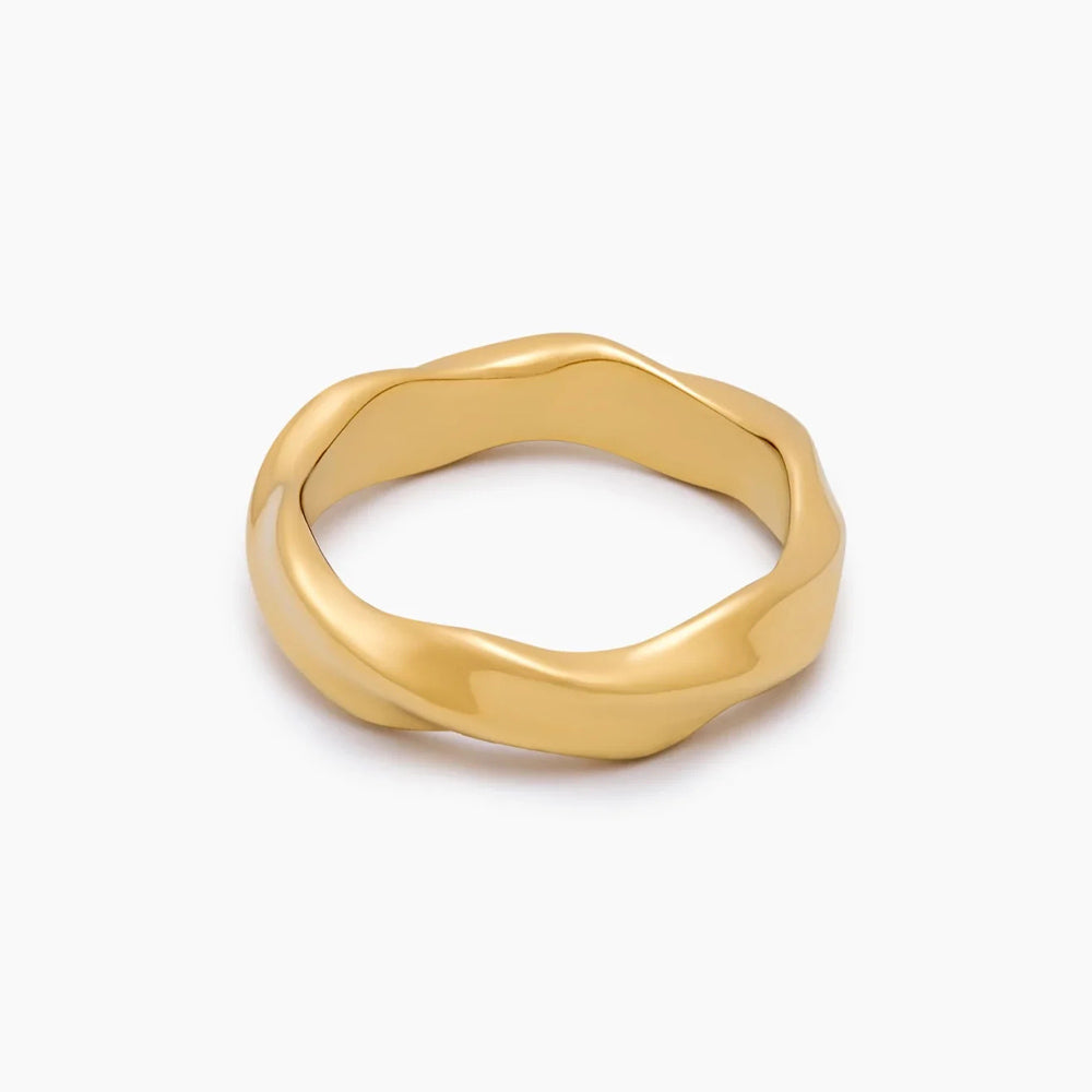 Auksuotas suktas žiedas