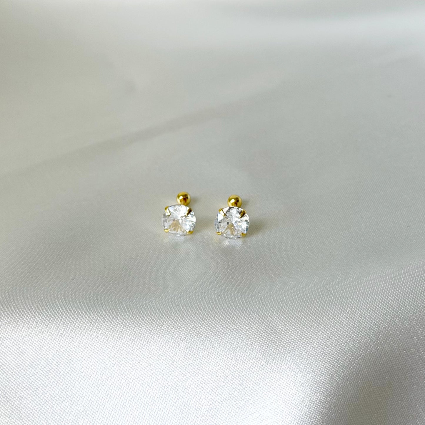 Sidabriniai 3 - 7 mm apvalūs užsukami vinukai su cirkoniu