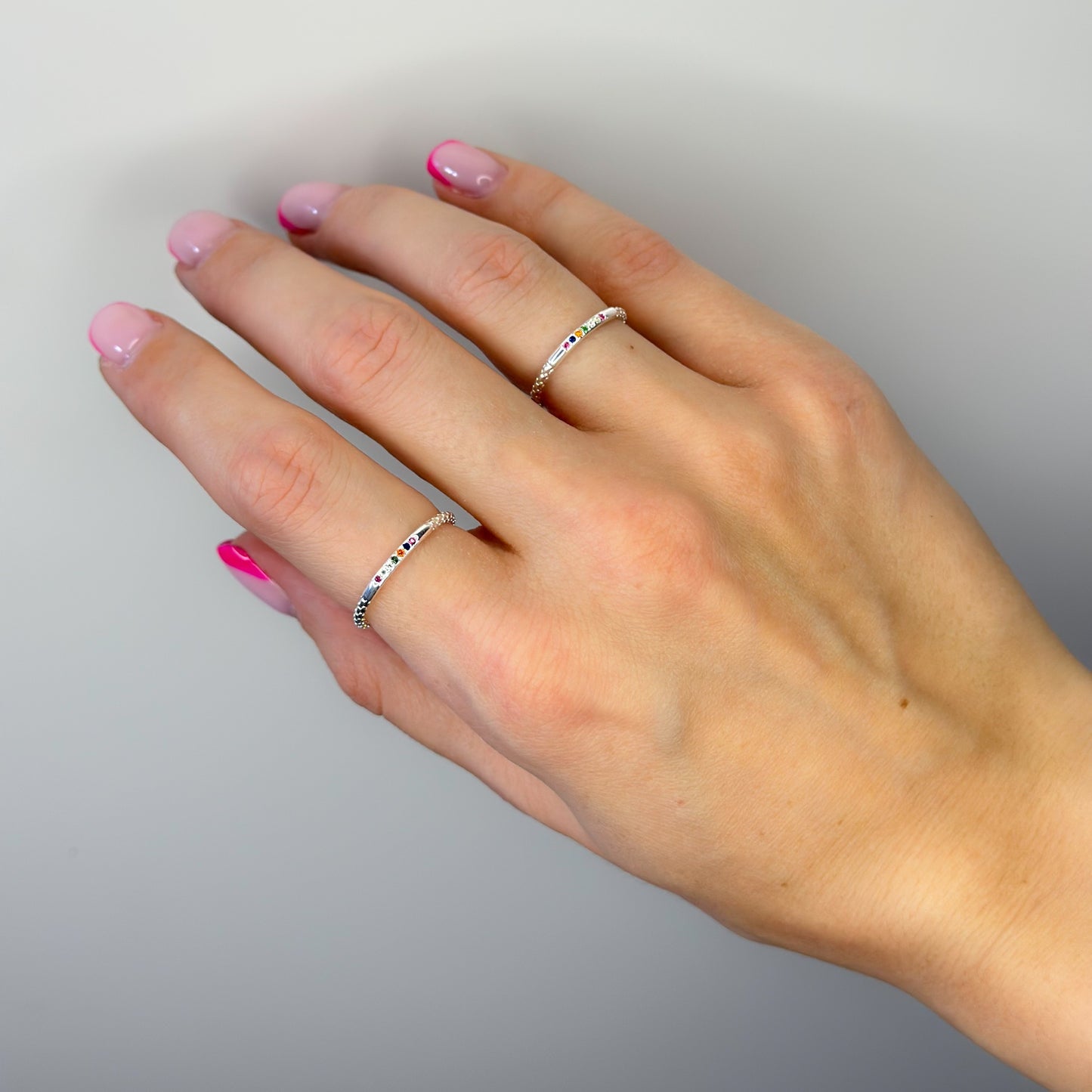 Sidabrinis reg. dydžio žiedas su spalvotais cirkoniais