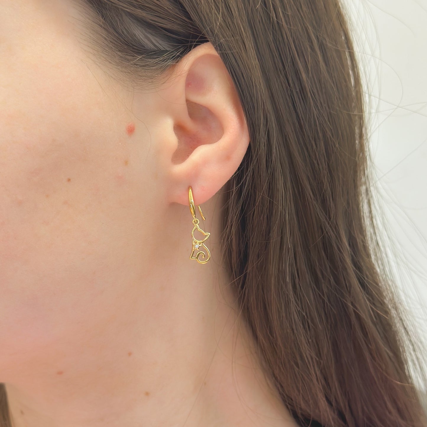 Sidabriniai auksuoti kabantys katinėliai su cirkoniu