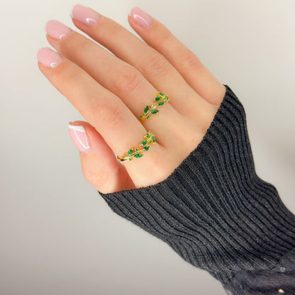 Sidabrinis auksuotas reg. dydžio žiedas su žaliu cirkoniu