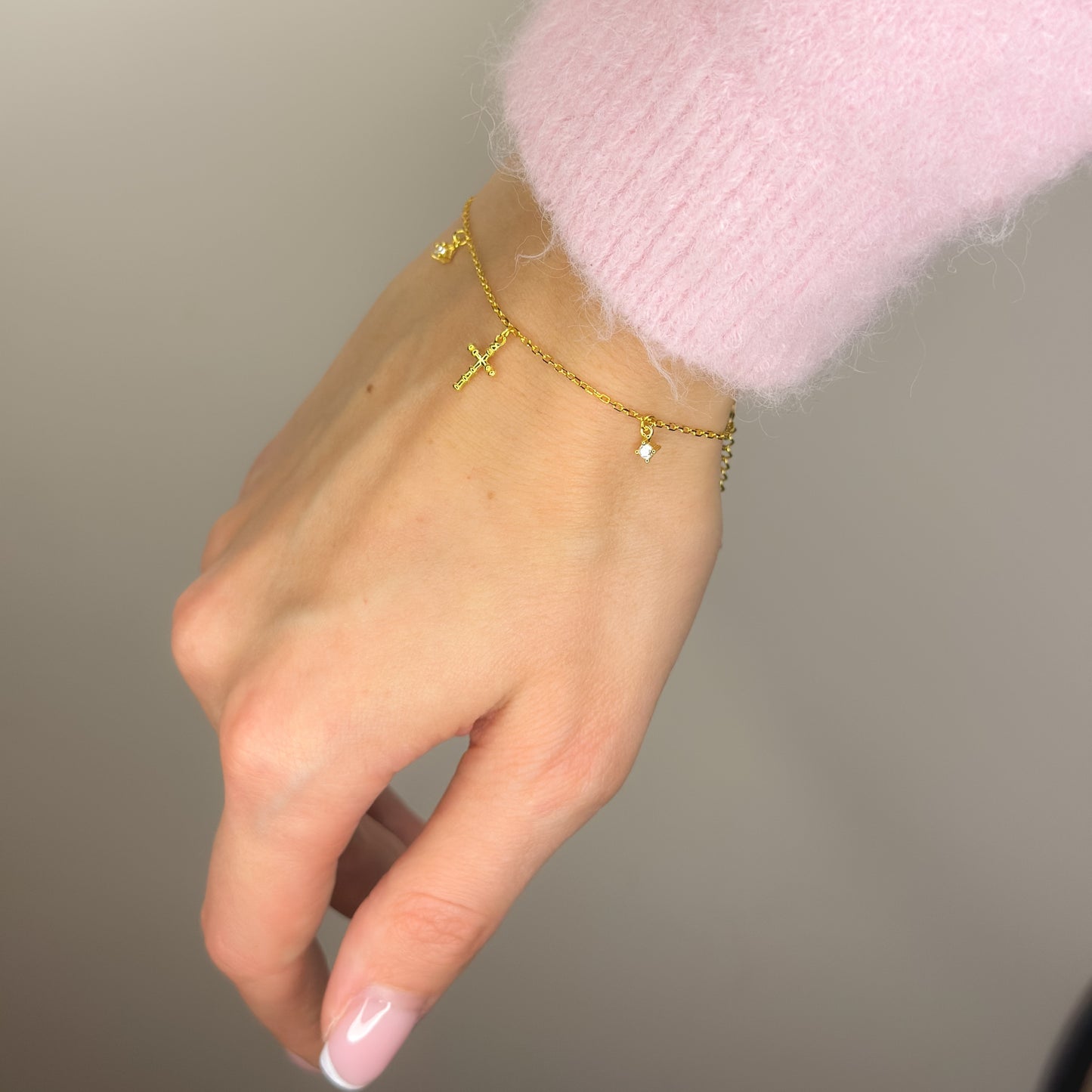 Sidabrinė apyrankė su kryželiu