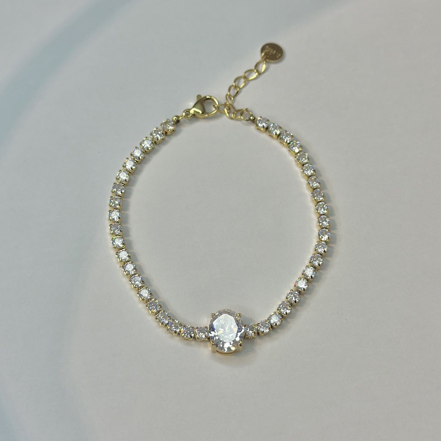 Auksuota apyrankė Tennis su ovaliu baltu cirkoniu