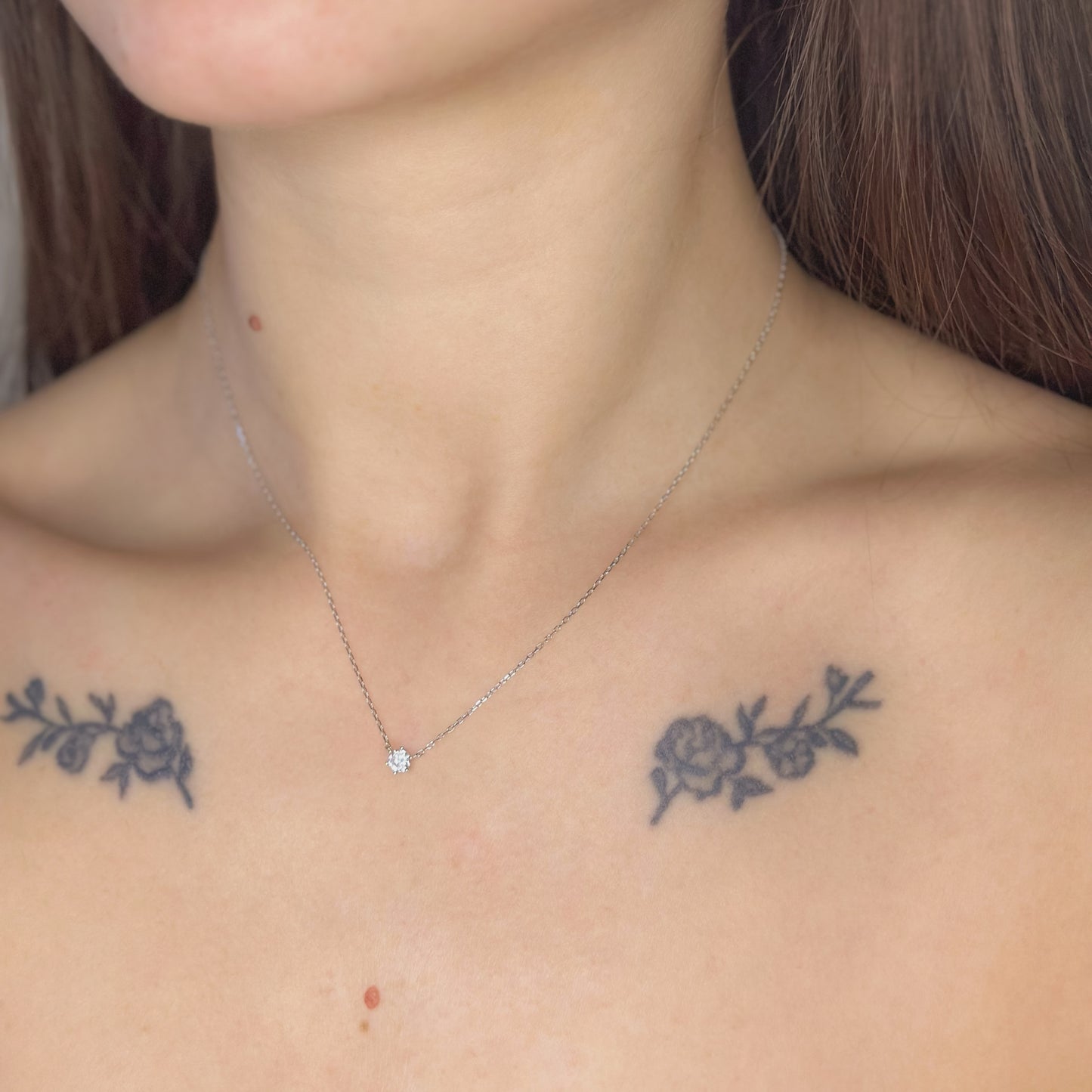 Sidabrinis pakabukas su maža cirkonio akute ir grandinėle