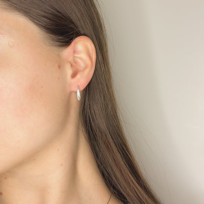 Sidabrinės ovalios rinkutės matiniu paviršiumi