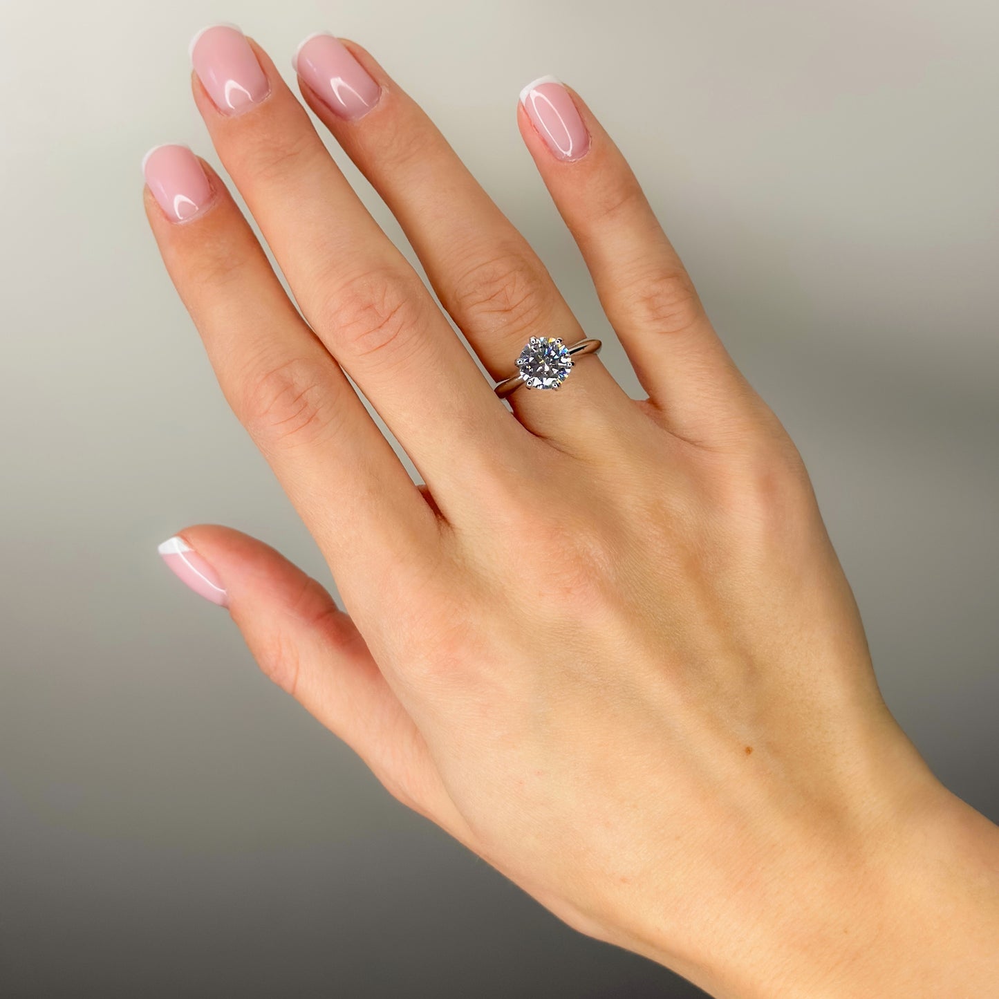 Sidabrinis rodžiuotas žiedas su 8mm cirkoniu