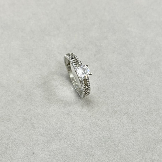 Sidabrinis rodžiuotas žiedas su 2 eilėmis cirkonių