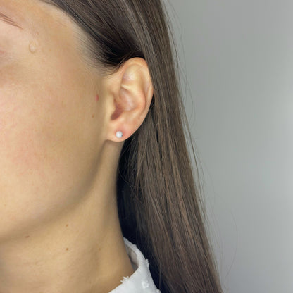 Sidabriniai užsukami auskarai su blizgančiu burbuliuku