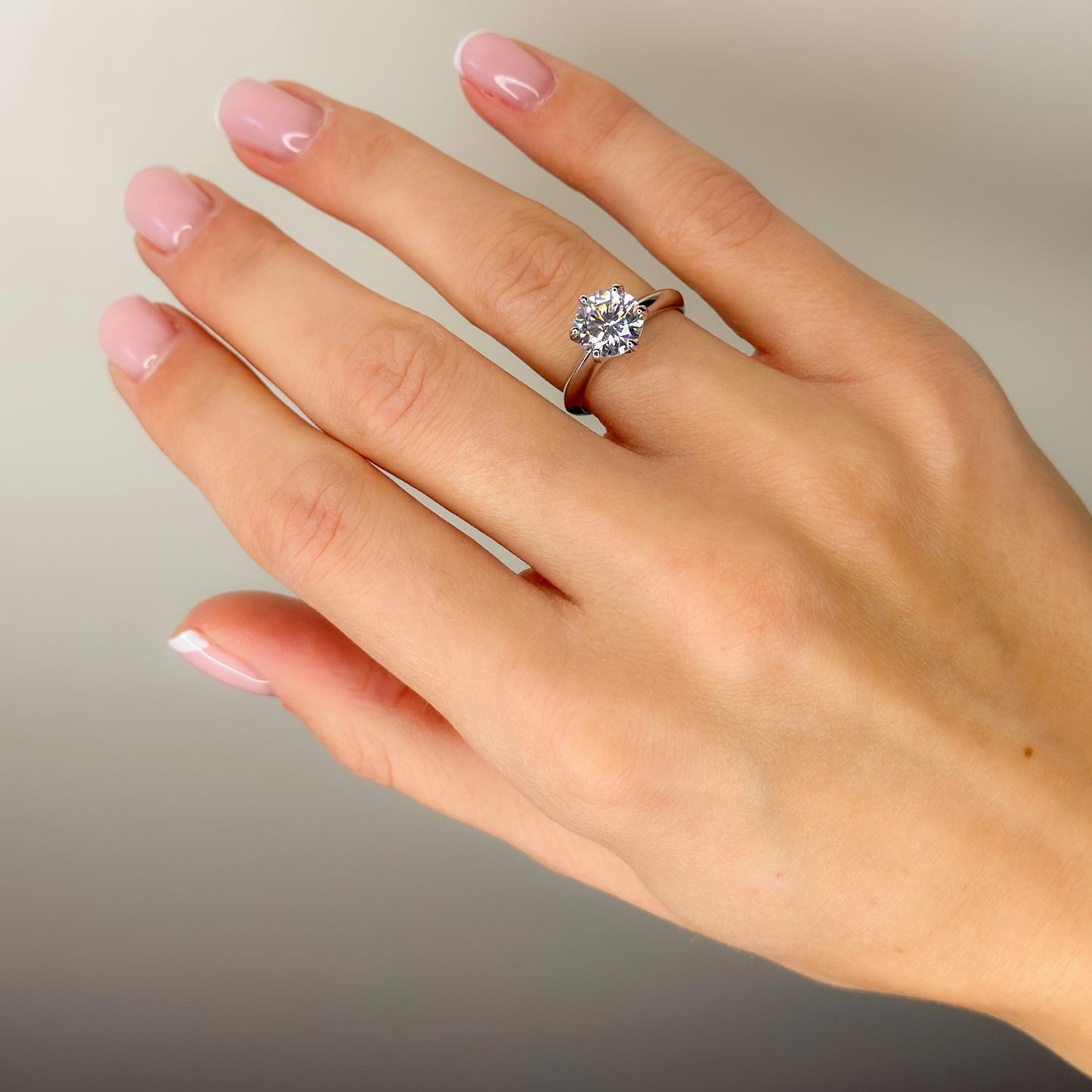 Sidabrinis rodžiuotas žiedas su 8mm cirkoniu