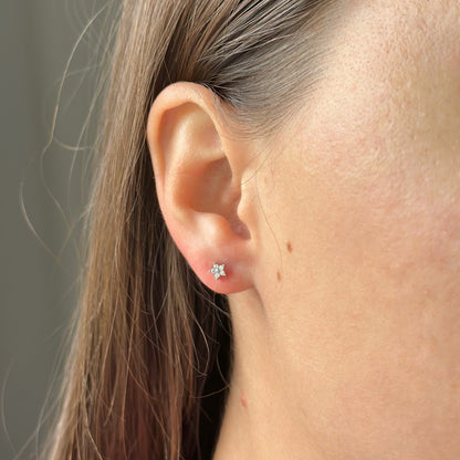 Sidabriniai vinukai "Gėlytės" su cirkoniais