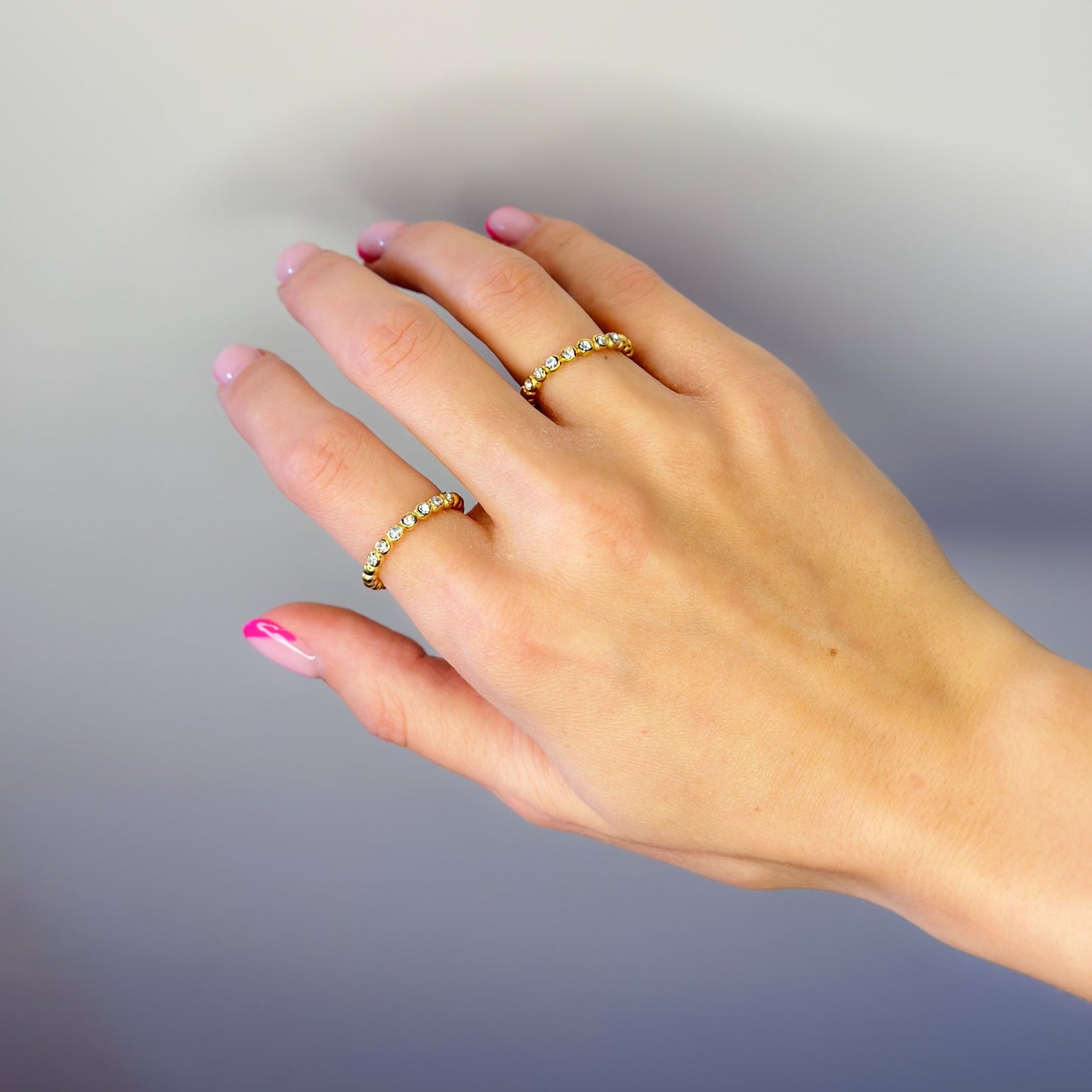 Auksuotas reguliuojamo dydžio žiedas su 7 mažais cirkoniais