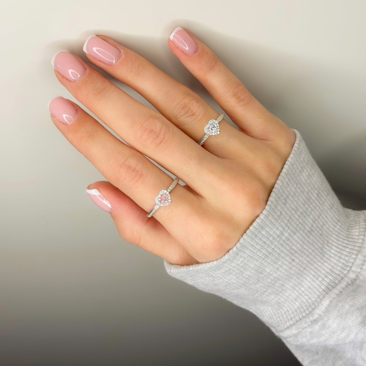 Sidabrinis rodžiuotas žiedas širdelė su cirkoniu