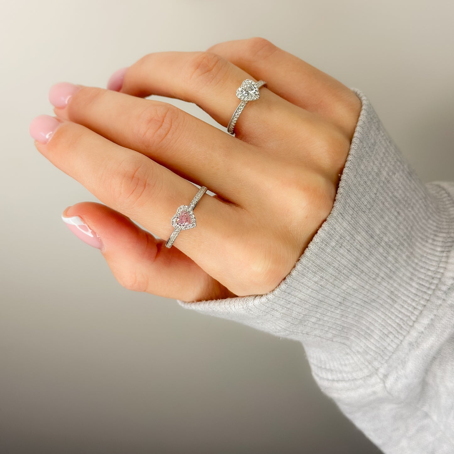 Sidabrinis rodžiuotas žiedas širdelė su cirkoniu