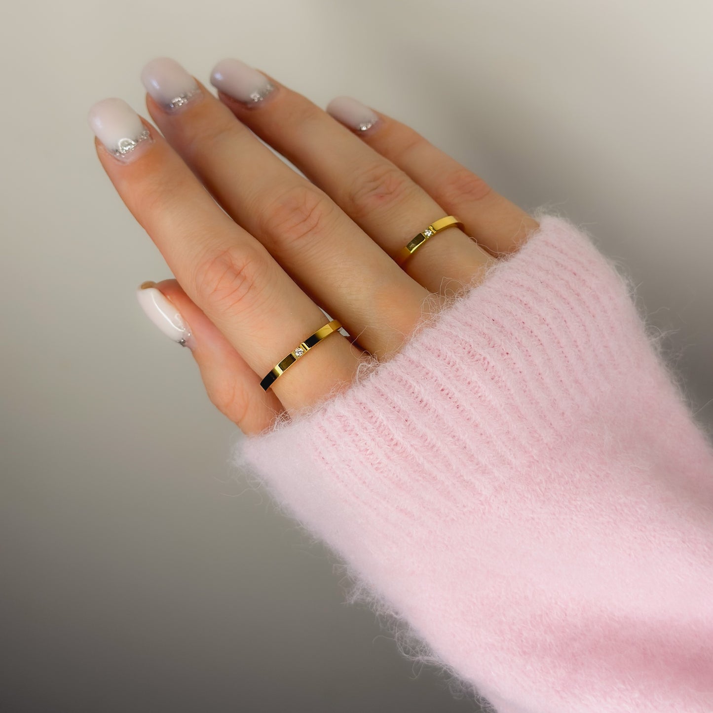 Auksuotas žiedelis su mažu cirkoniu „Pure Line“