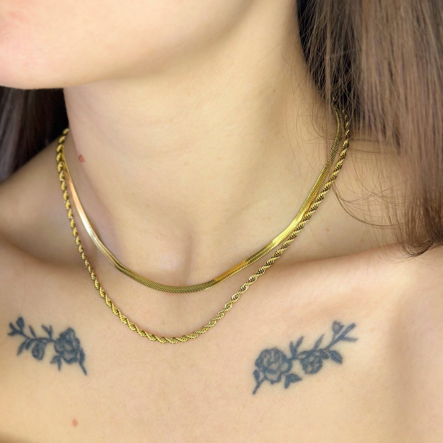 Auksuota dviejų gijų grandinėle