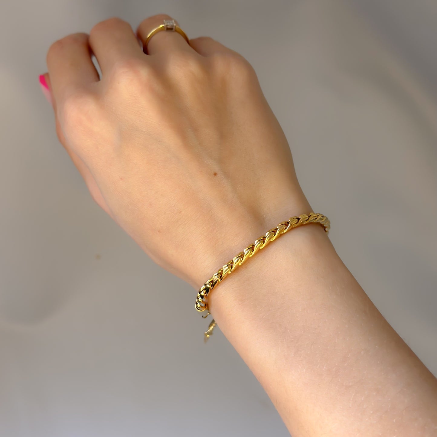 Auksuota apyrankė „Karališko pynimo“