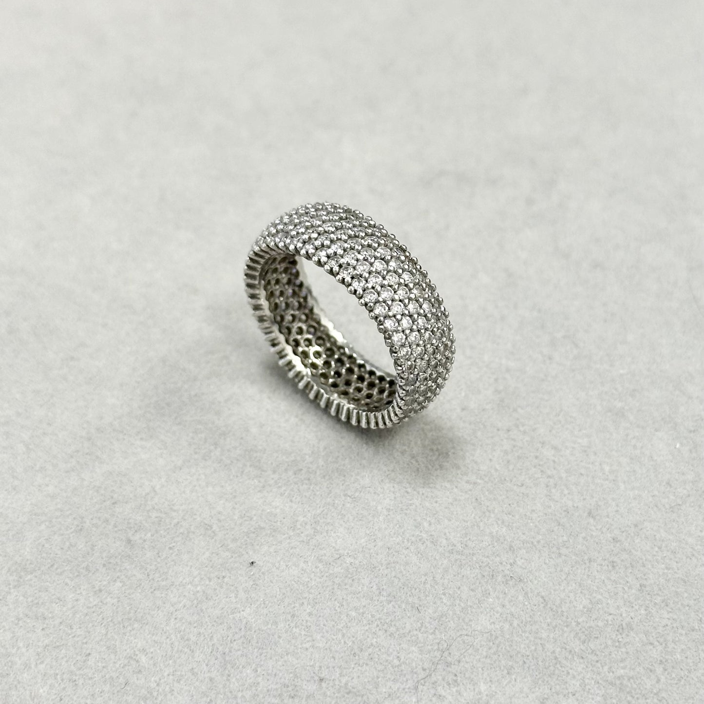 Sidabrinis rodžiuotas žiedas su 5 eilėmis cirkonių