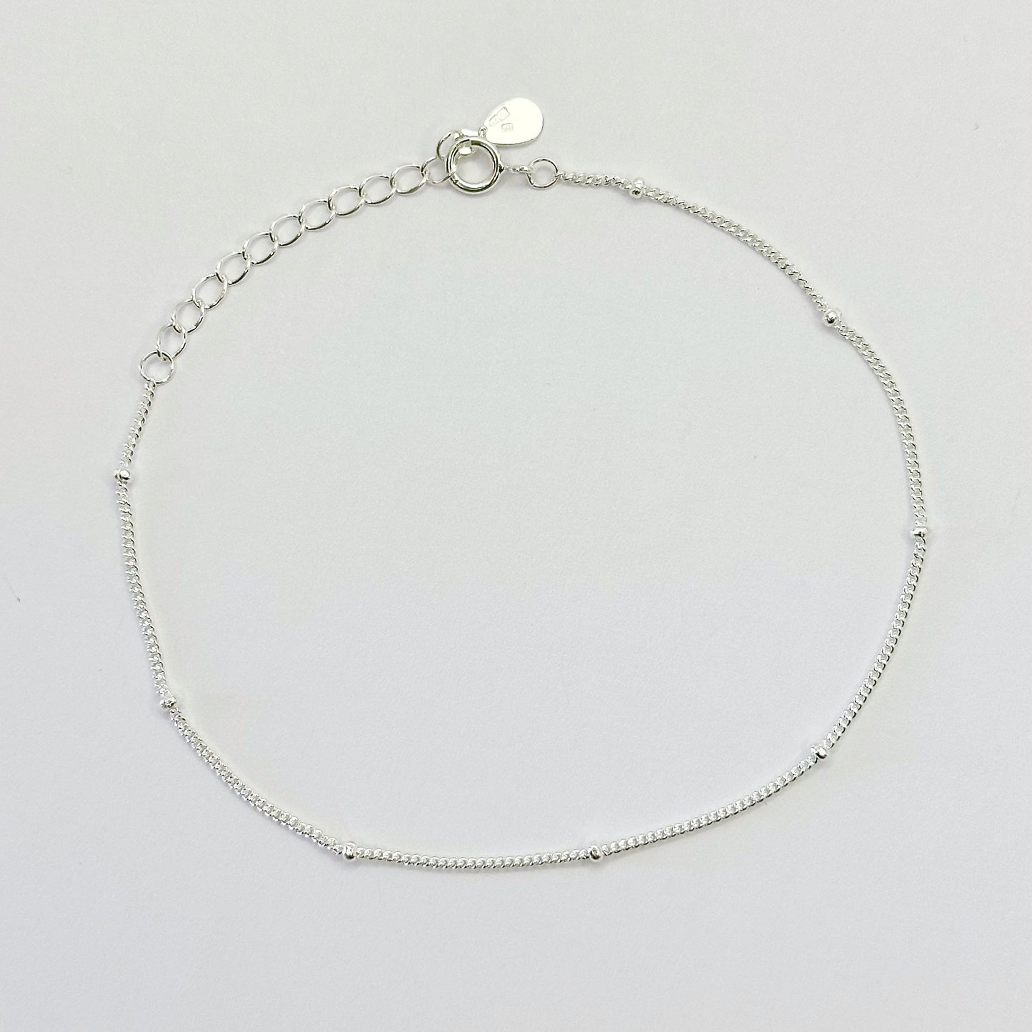 Sidabrinė minimalistinio stiliaus apyrankė su burbuliukais