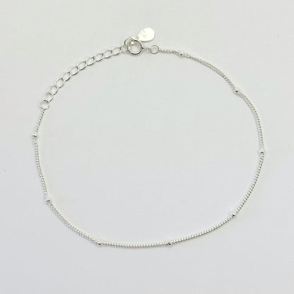 Sidabrinė minimalistinio stiliaus apyrankė su burbuliukais