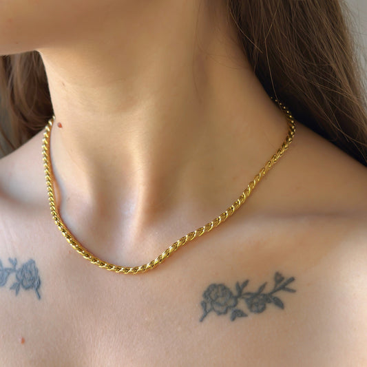 Auksuota grandinėlė „Karališko pynimo“