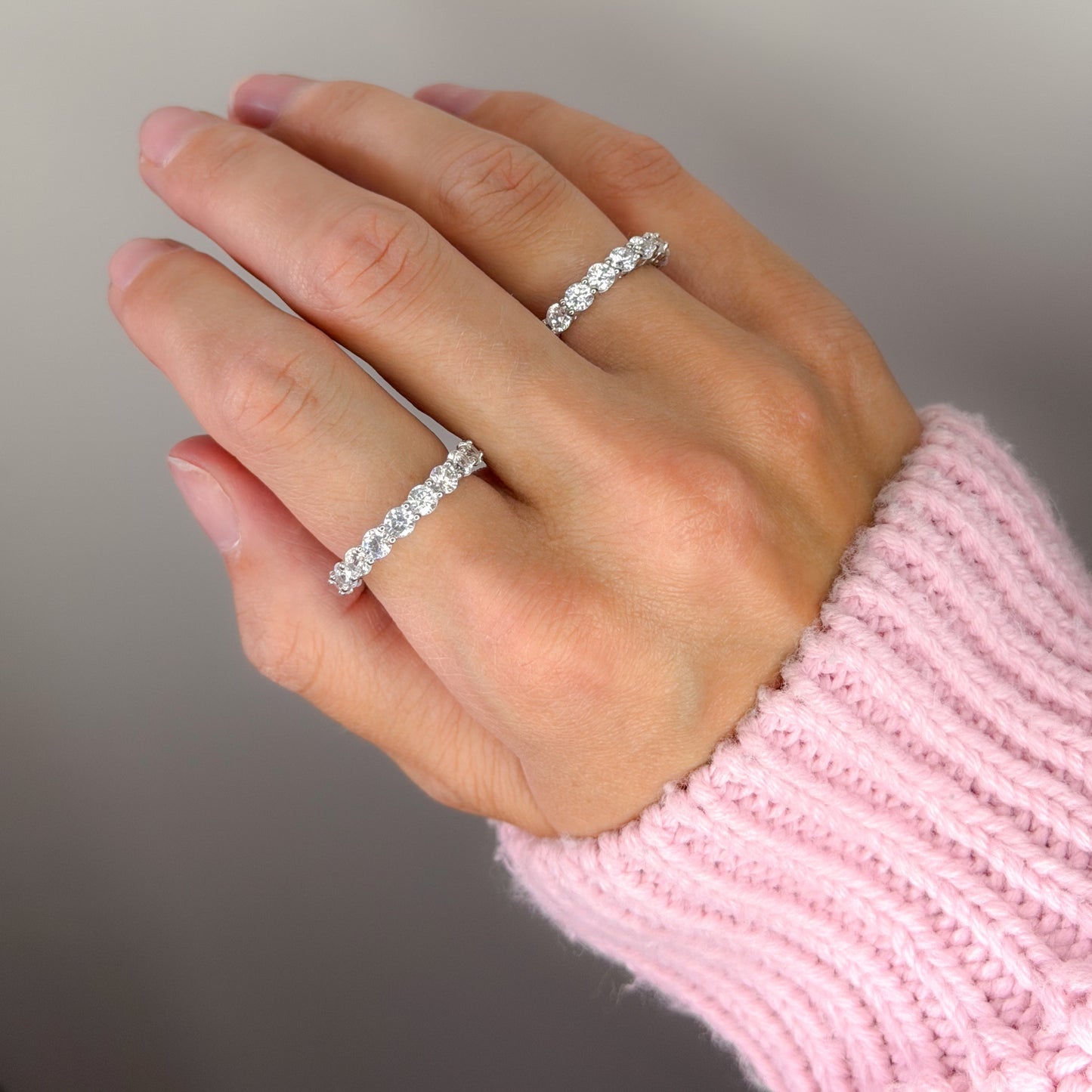 Sidabrinis rodžiuotas 3mm žiedas su cirkonio akutėmis
