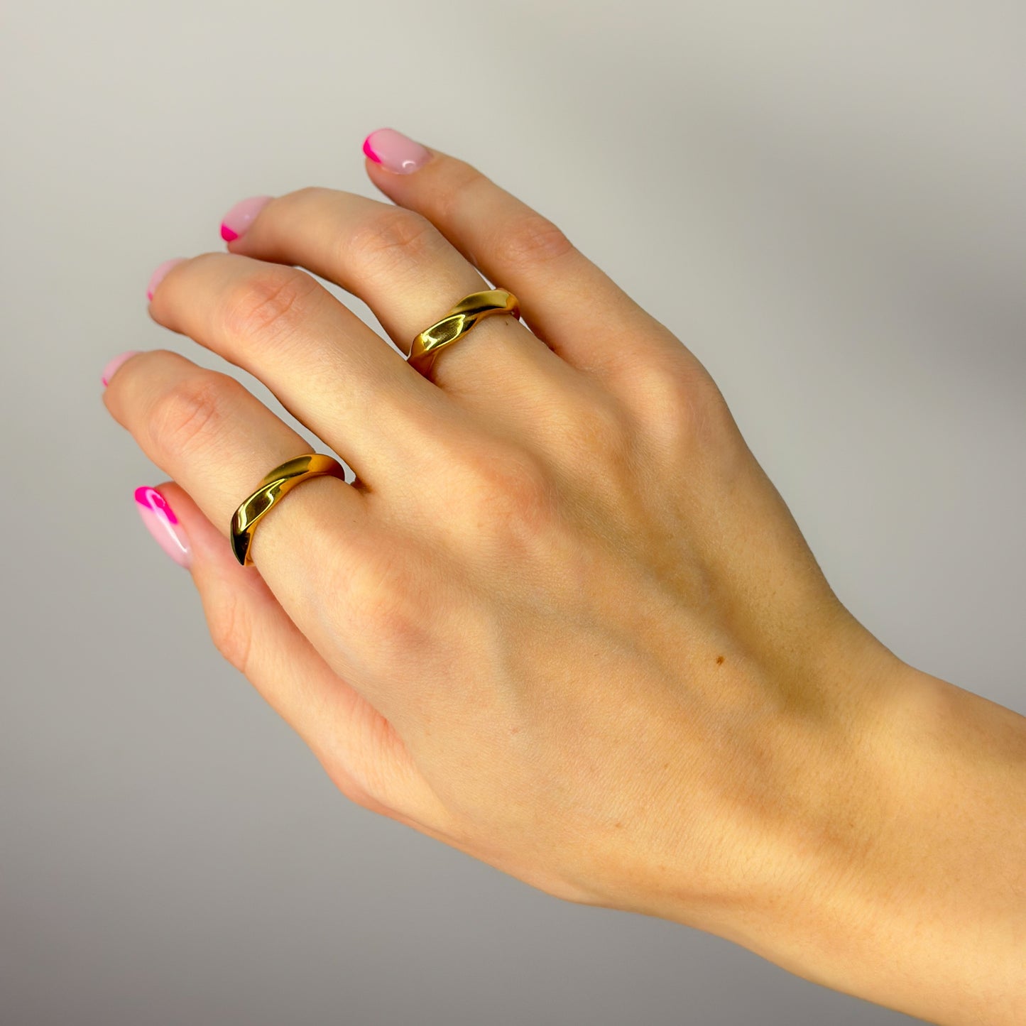 Auksuotas suktas žiedas