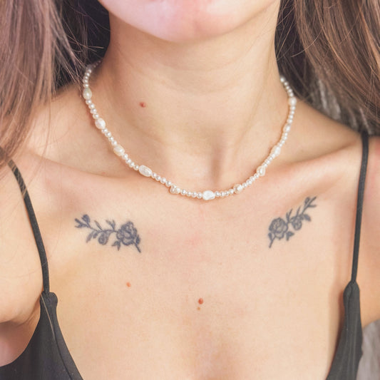 Auksuotas tikrų perlų vėrinys