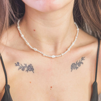 Auksuotas tikrų perlų vėrinys