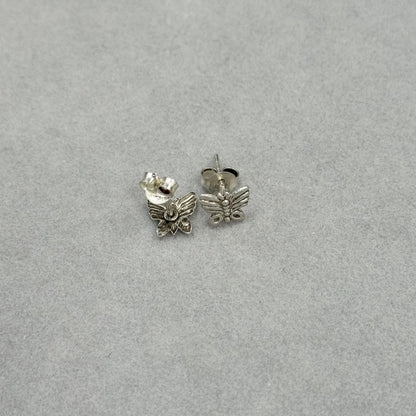 Sidabriniai auskarai drugeliai