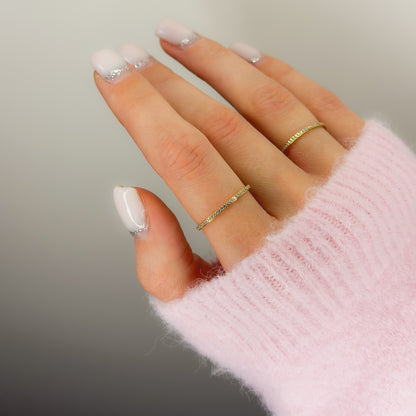 1mm žiedelis su cirkoniais