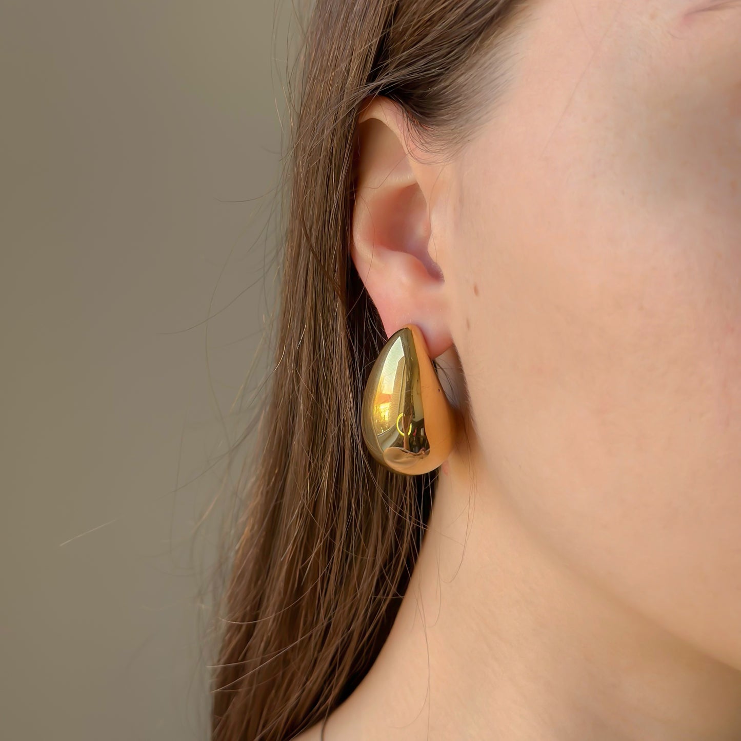 Masyvūs lašo formos auskarai