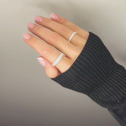 Sidabrinis reguliuojamo dydžio žiedas su blizgučiais