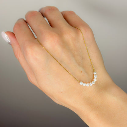 Auksuota grandinėlė su 8 mažais tikrais perliukais