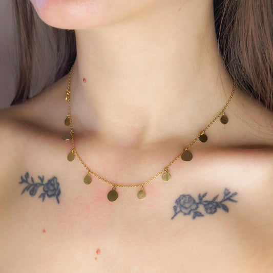 Auksuota grandinėlė su pakabučiais