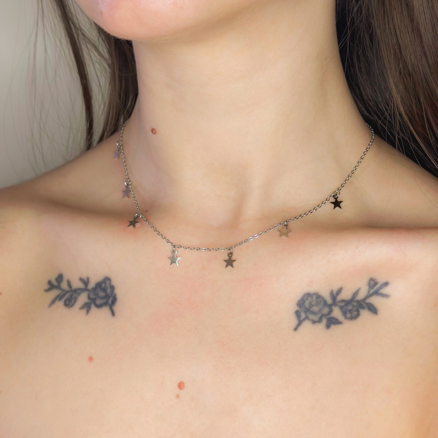 Auksuota grandinėlė su žvaigždutėmis