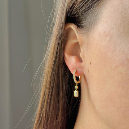 Sidabrinės rinkutės su kabančiais cirkoniais