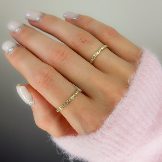 2mm auksuotas žiedelis su baltais cirkoniais