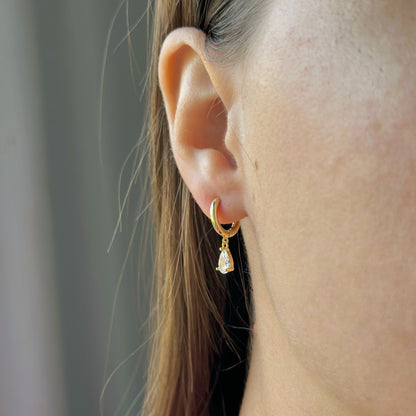 Sidabrinės rinkutės su kabančiu cirkoniu