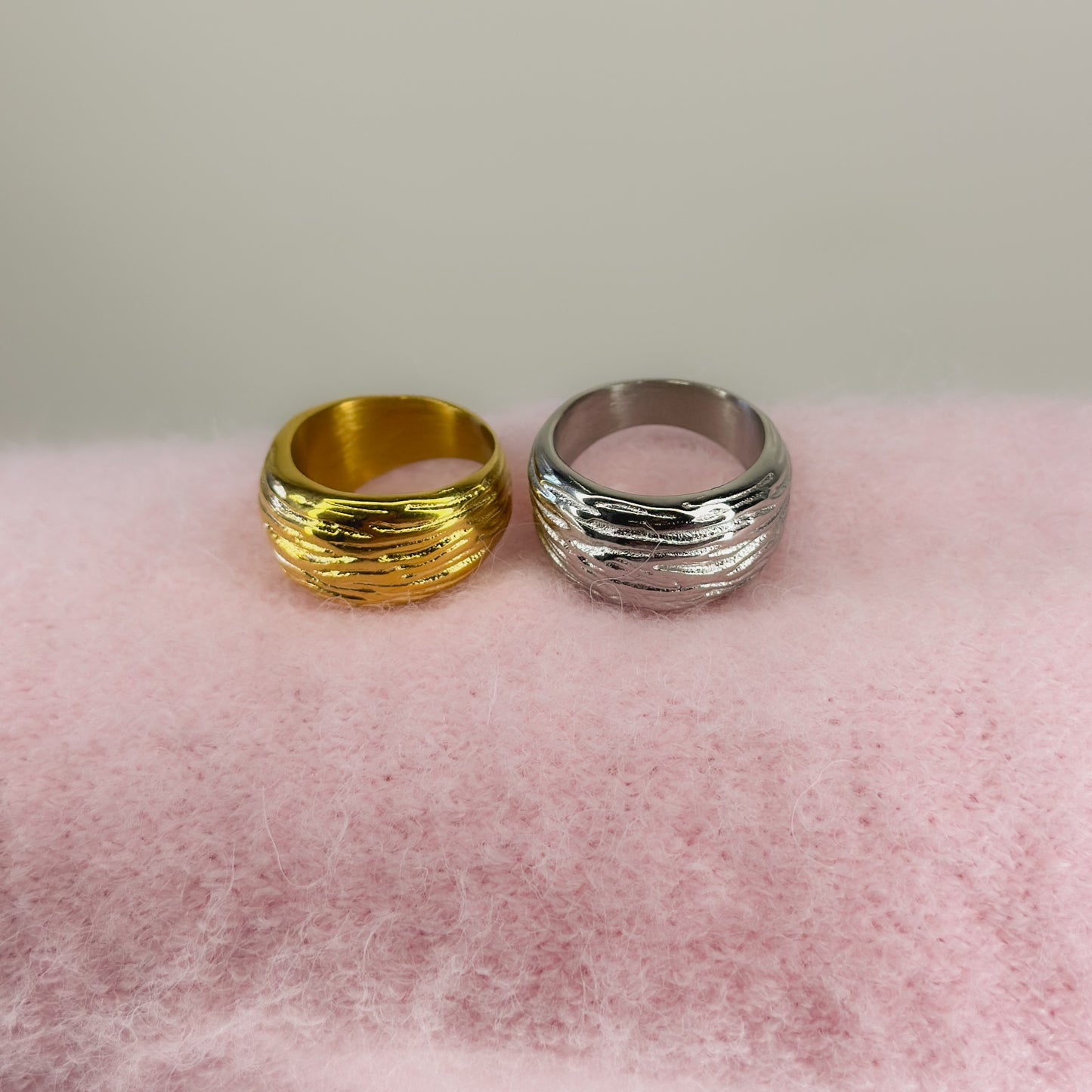 Masyvūs žiedas „MOLTEN“