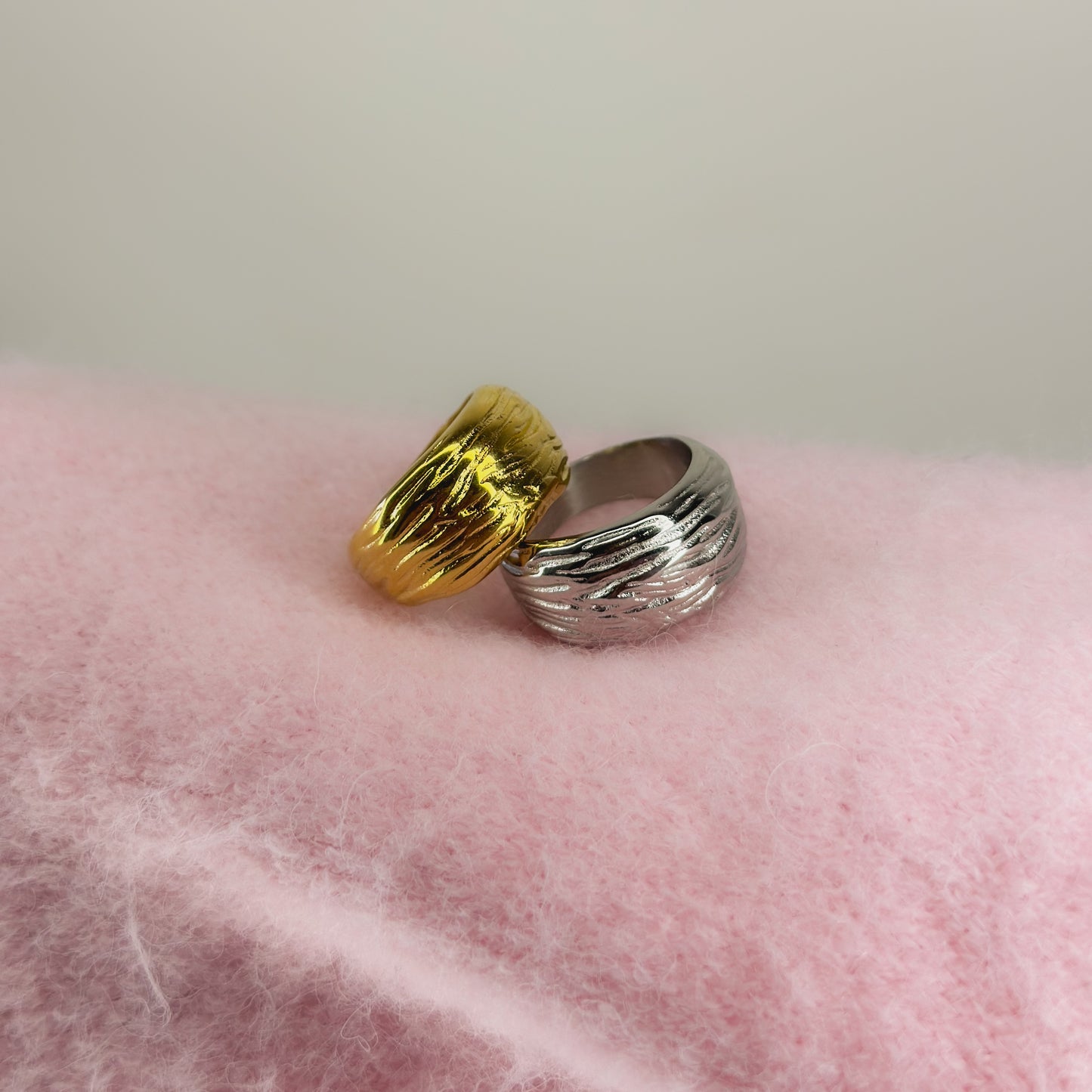 Masyvūs žiedas „MOLTEN“