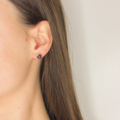 Sidabriniai auskarai su korundu