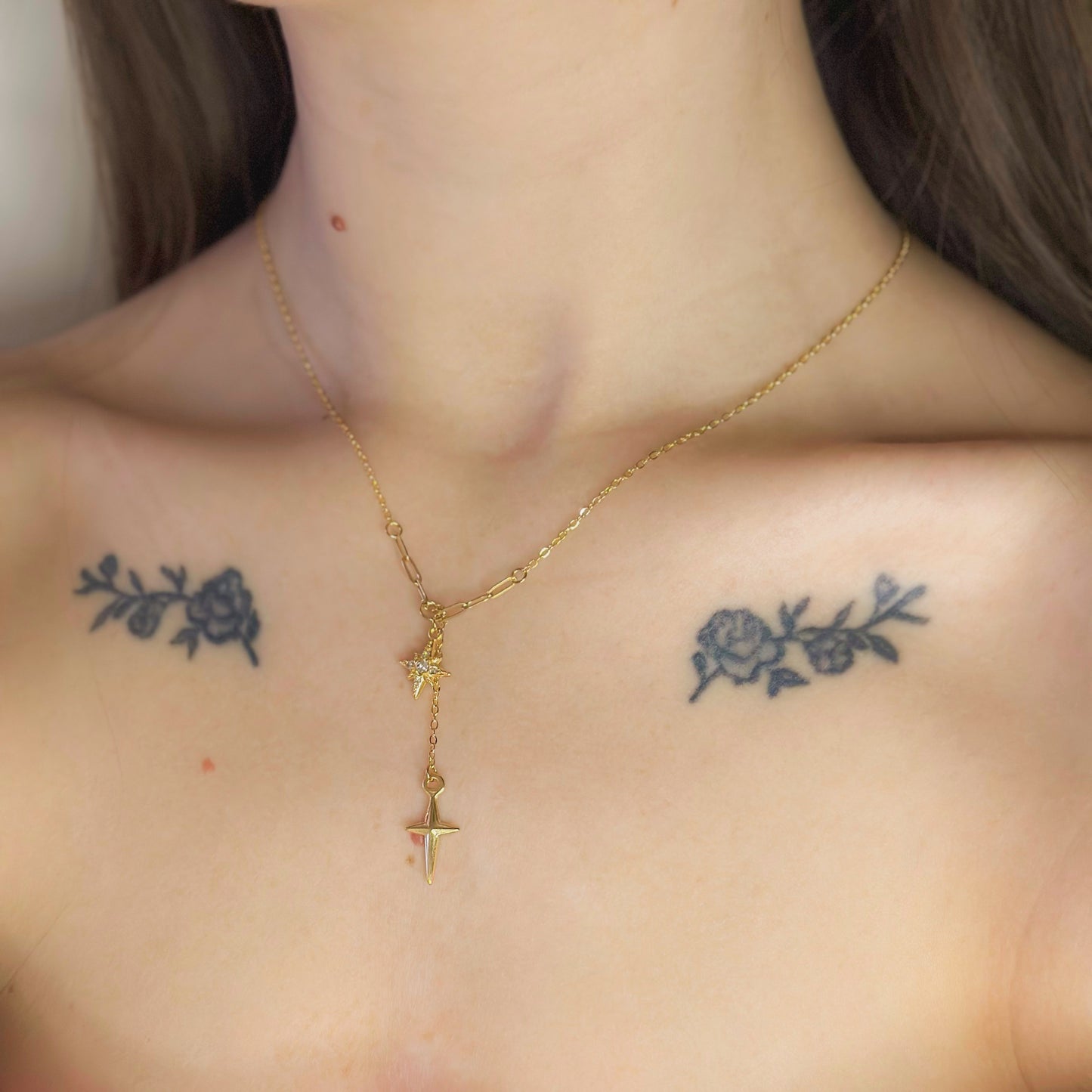 Auksuotas pakabukas su žvaigždutėmis ir cirkoniais