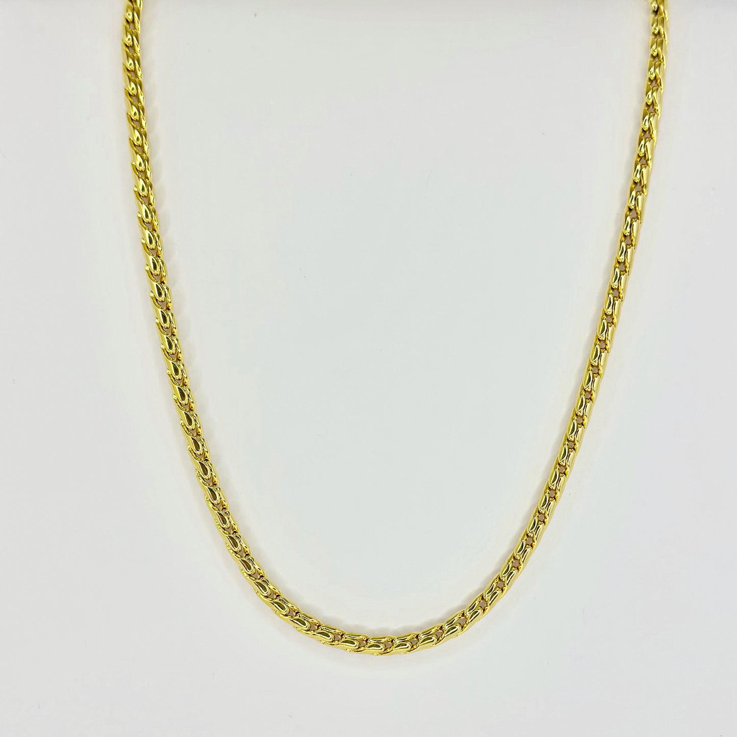 Auksuota grandinėlė „Karališko pynimo“