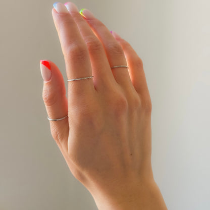Sidabrinis rodžiuotas 1mm žiedas