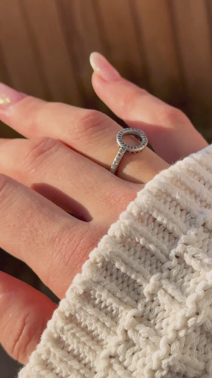 Sidabrinis rodžiuotas žiedas su cirkoniais