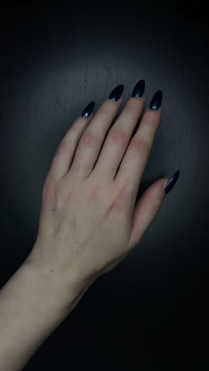 Sidabrinė rodžiuota apyrankė su cirkonio kristalais