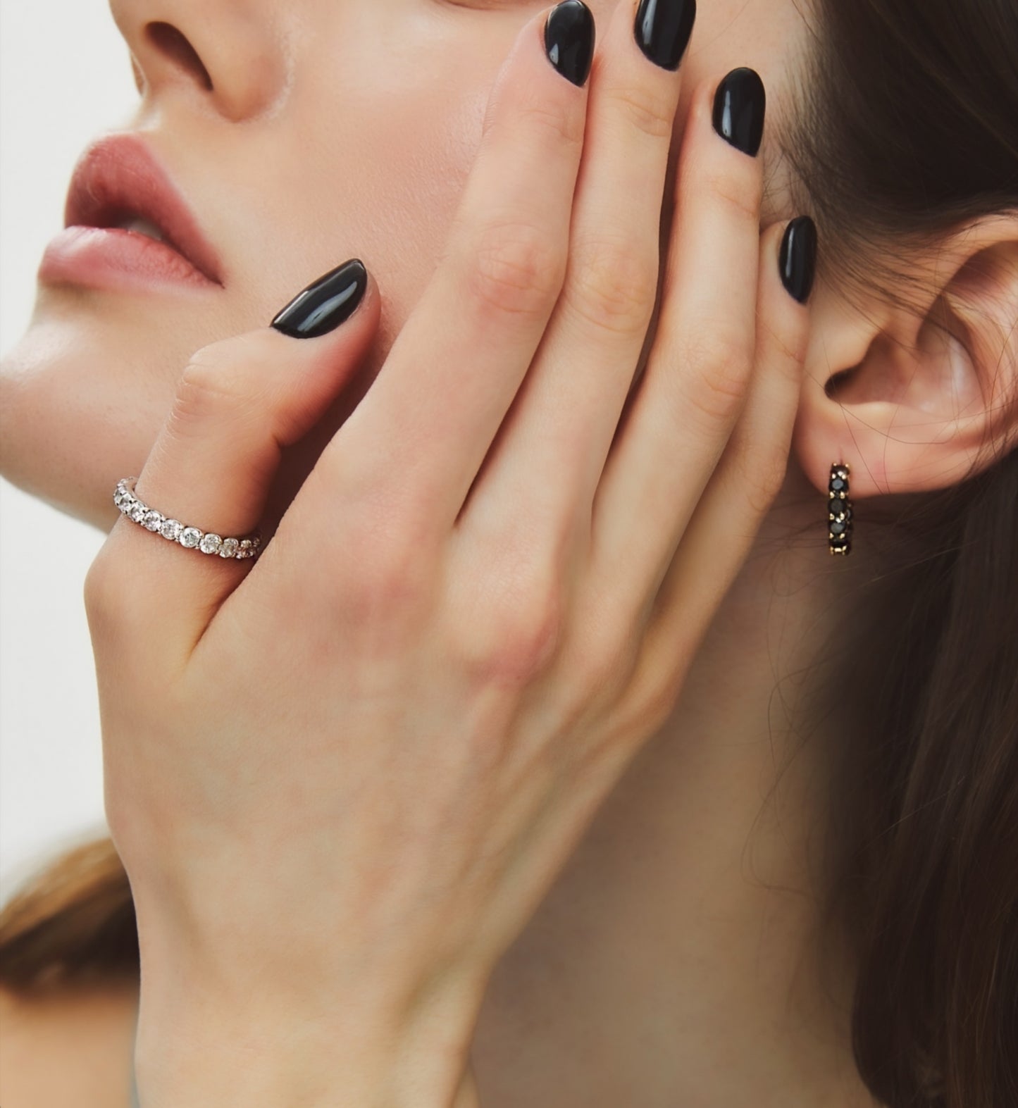 Sidabrinis rodžiuotas 3mm žiedas su cirkonio akutėmis