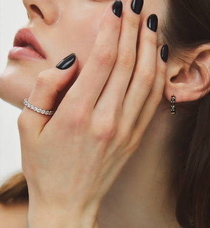 Sidabrinis rodžiuotas 3mm žiedas su cirkonio akutėmis